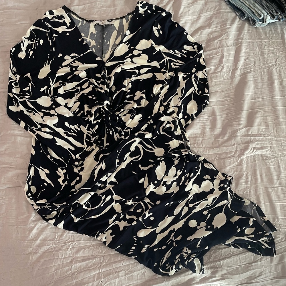 black and white splatter pattern long sleeve dress with center knotted design